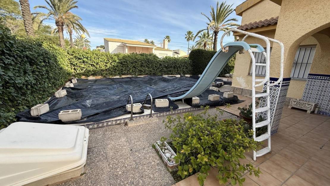 Sale - Villa - Torrevieja - Torrevieja Centro