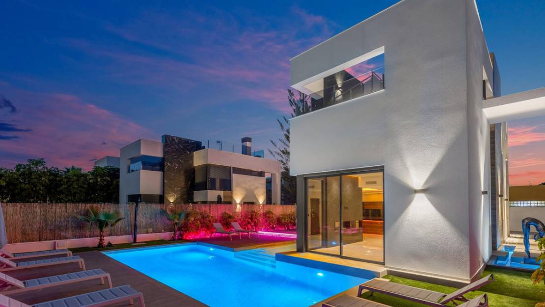 Sale - Villa - Torrevieja - Torrevieja Centro