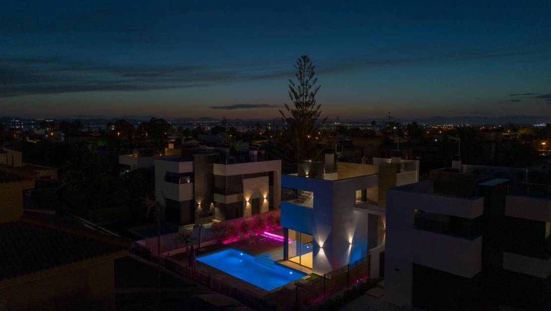 Sale - Villa - Torrevieja - Torrevieja Centro