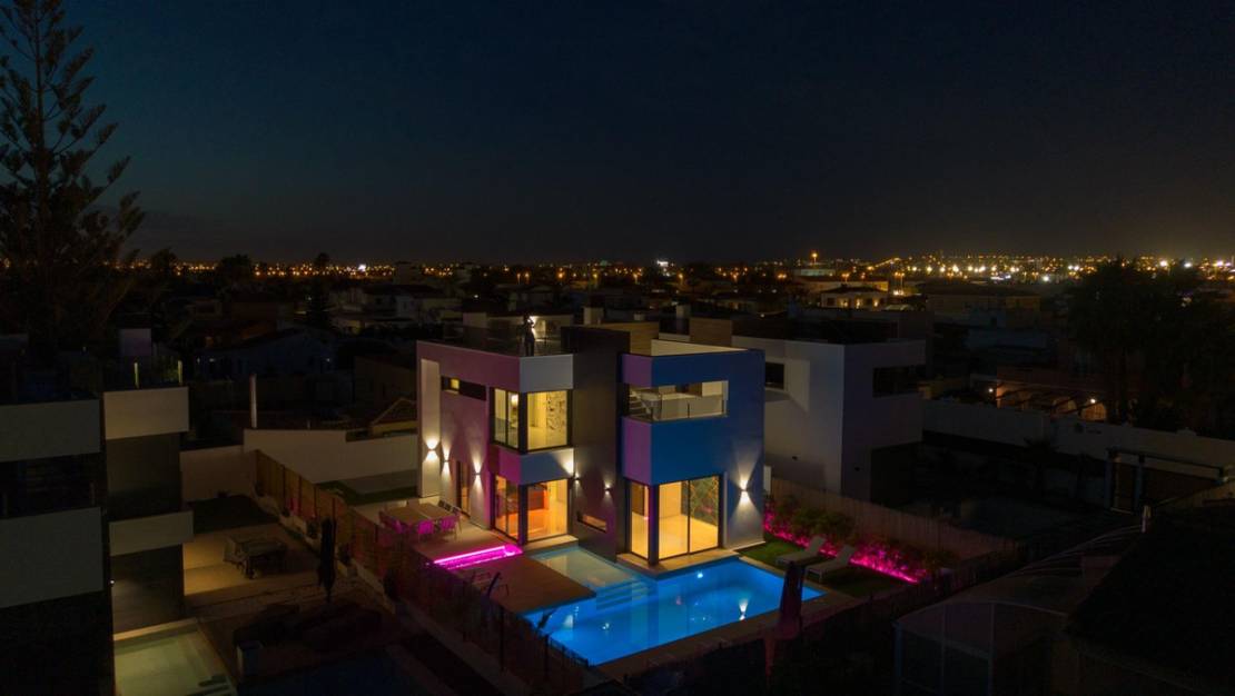 Sale - Villa - Torrevieja - Torrevieja Centro