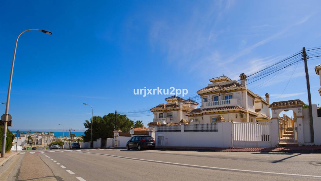 Sale - Villa - Torrevieja - Torrevieja Centro