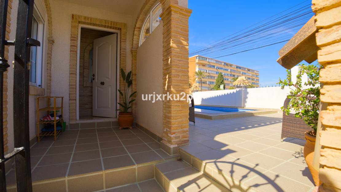 Sale - Villa - Torrevieja - Torrevieja Centro