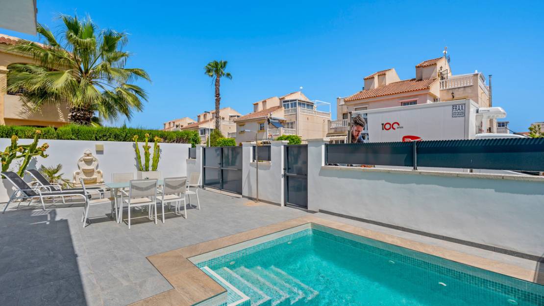 Sale - Villa - Torrevieja - Torrevieja Centro