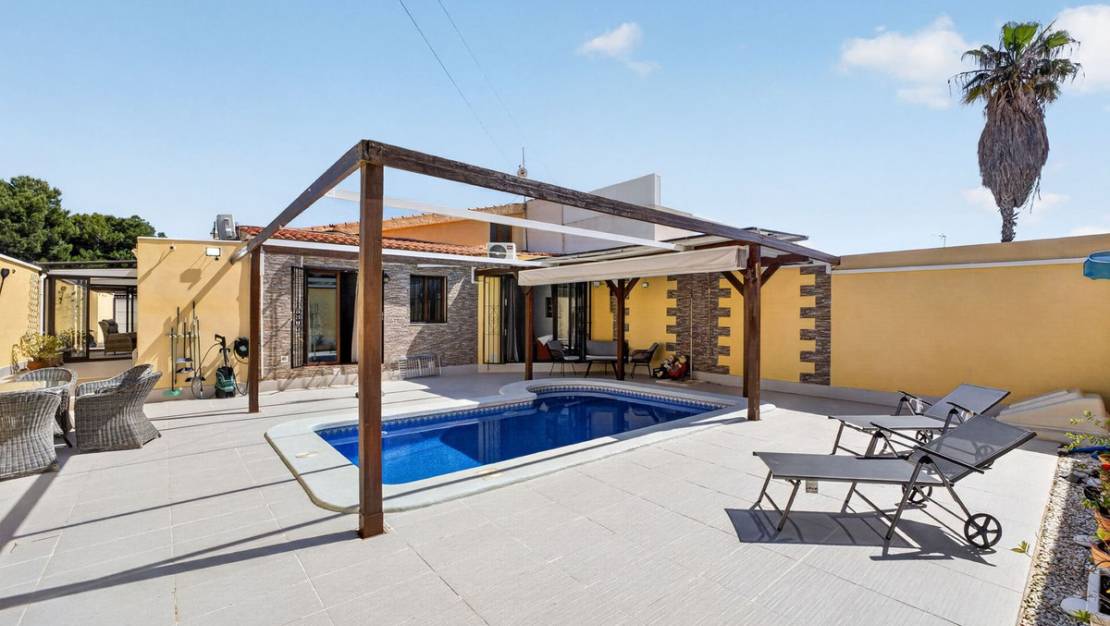 Sale - Villa - Torrevieja - Torrevieja Centro