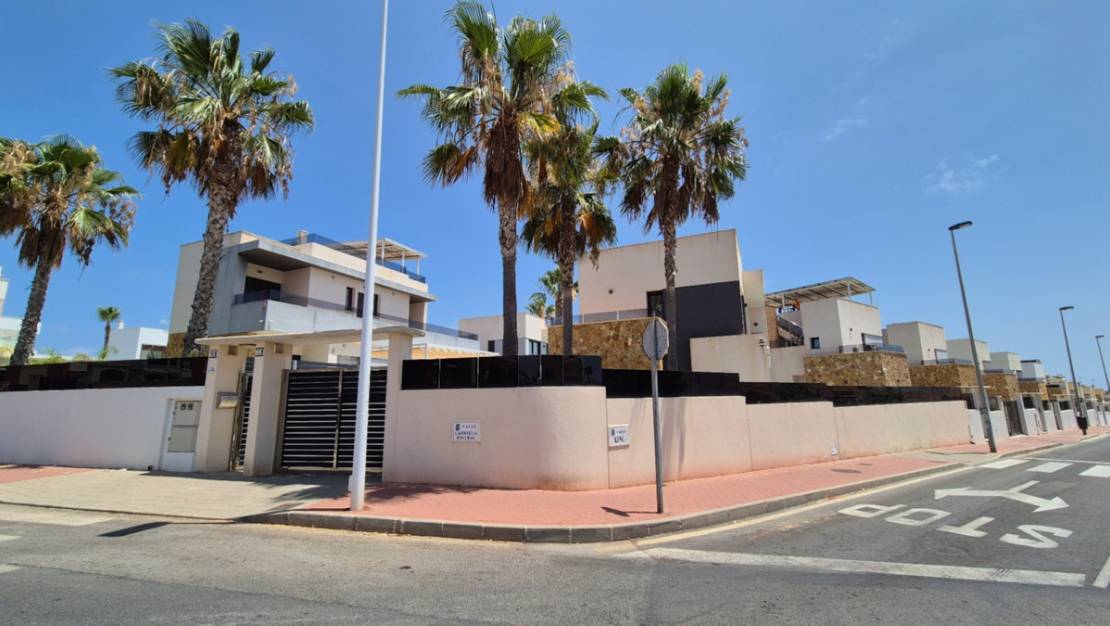 Sale - Villa - Torrevieja - Torrevieja Centro