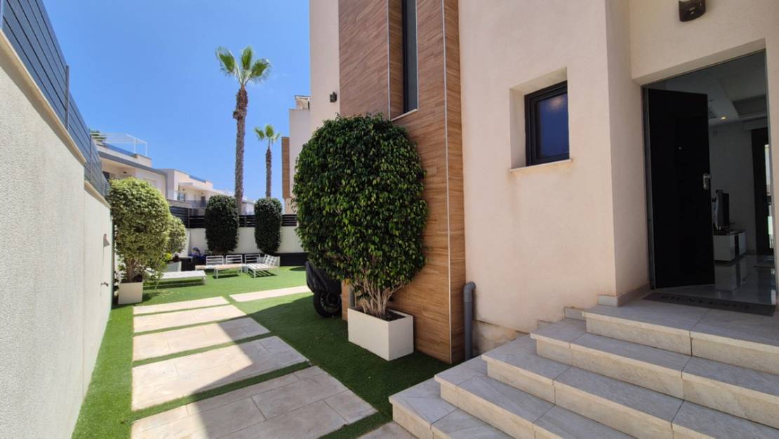 Sale - Villa - Torrevieja - Torrevieja Centro