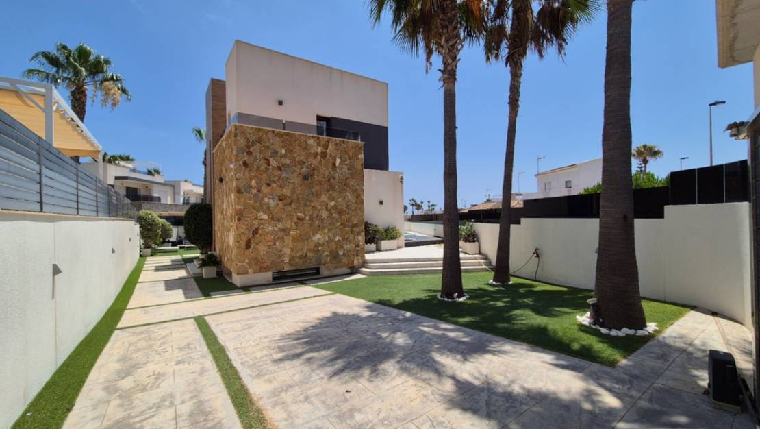 Sale - Villa - Torrevieja - Torrevieja Centro
