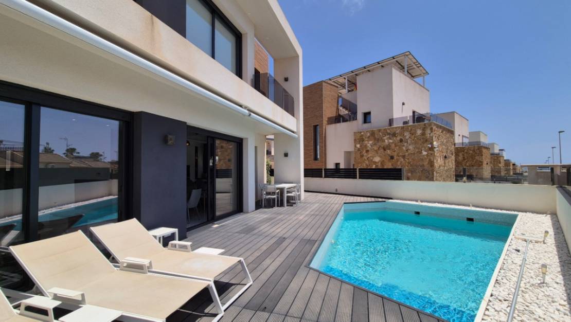Sale - Villa - Torrevieja - Torrevieja Centro