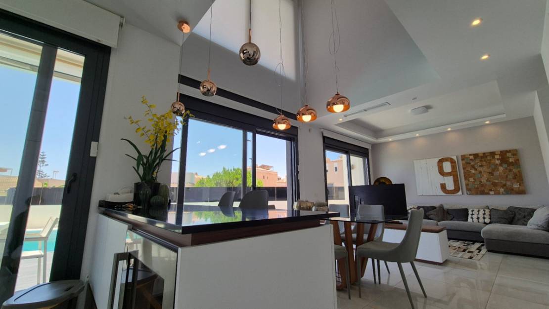 Sale - Villa - Torrevieja - Torrevieja Centro