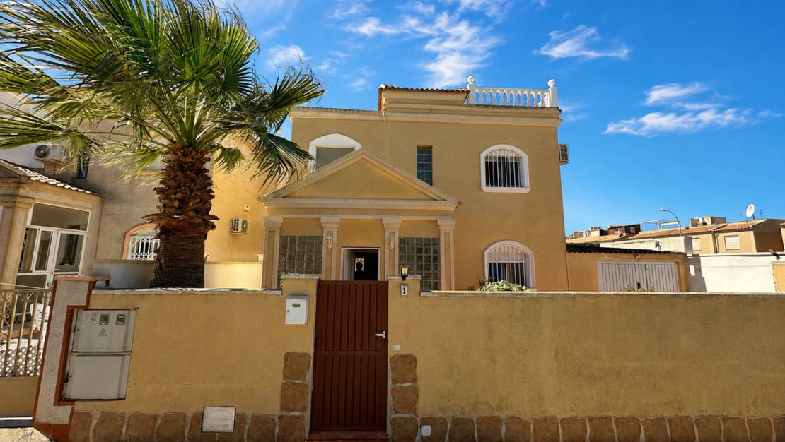 Sale - Villa - Torrevieja - Torrevieja Centro