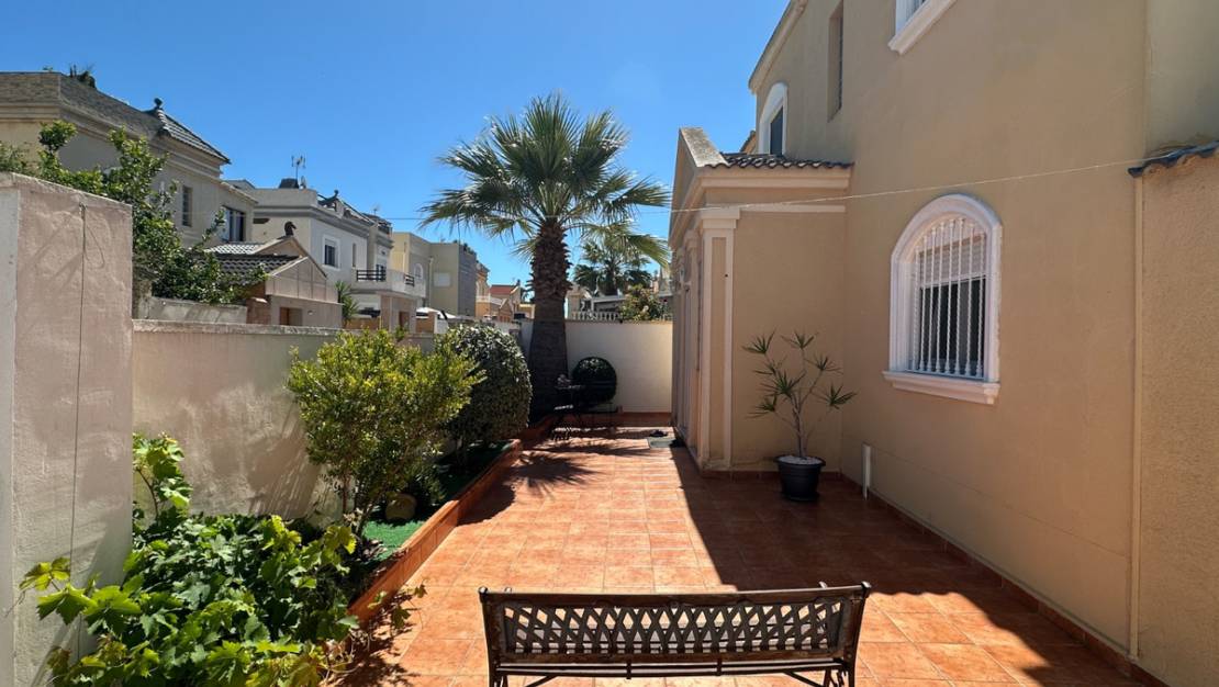Sale - Villa - Torrevieja - Torrevieja Centro