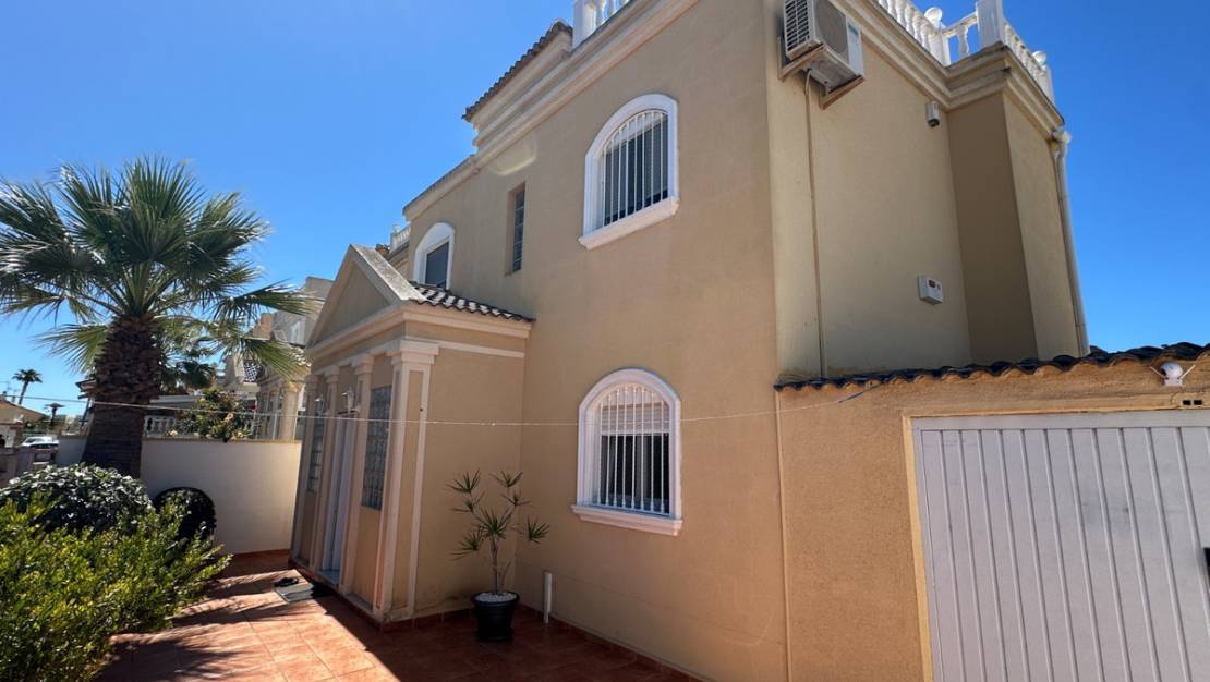 Sale - Villa - Torrevieja - Torrevieja Centro