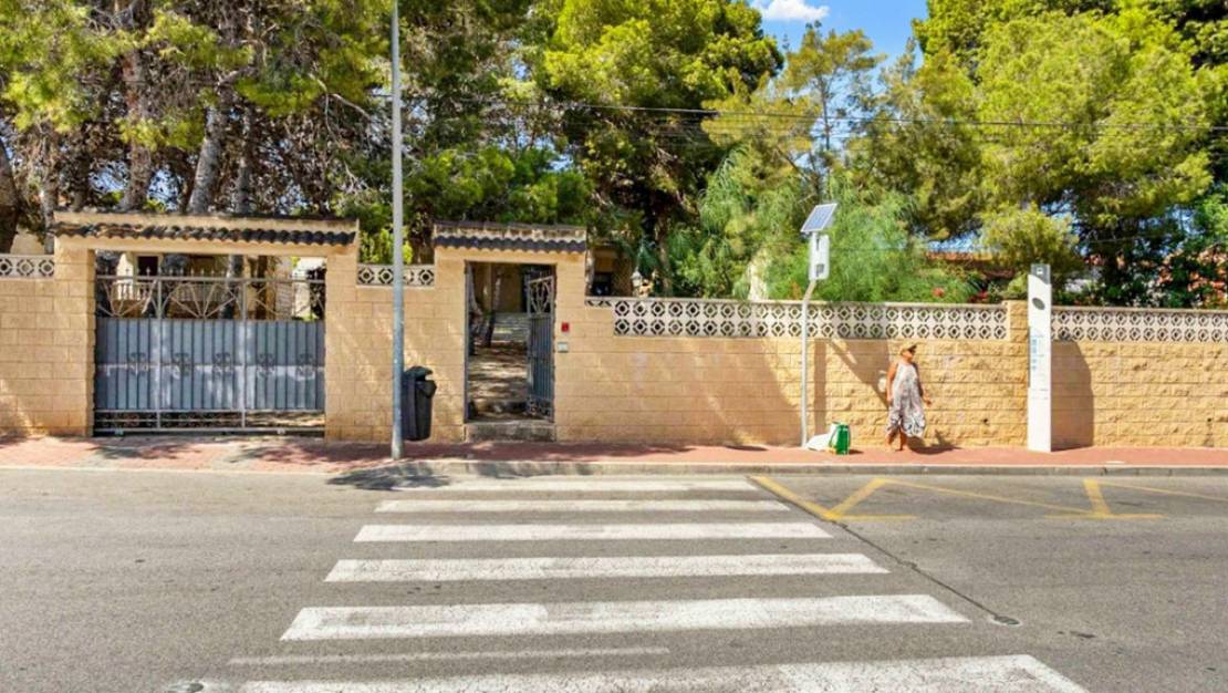 Sale - Villa - Torrevieja - Torrevieja Centro