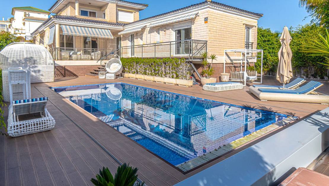 Sale - Villa - Torrevieja - Torrevieja Centro