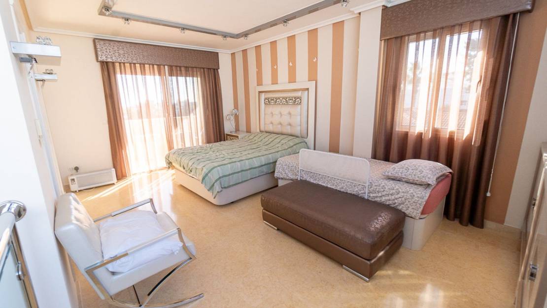 Sale - Villa - Torrevieja - Torrevieja Centro