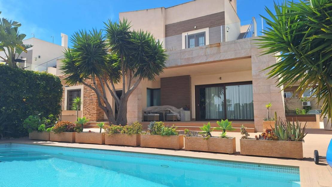 Sale - Villa - Torrevieja - Torrevieja Centro