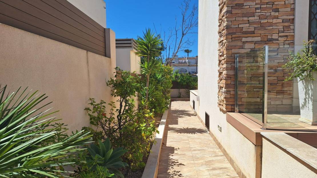 Sale - Villa - Torrevieja - Torrevieja Centro