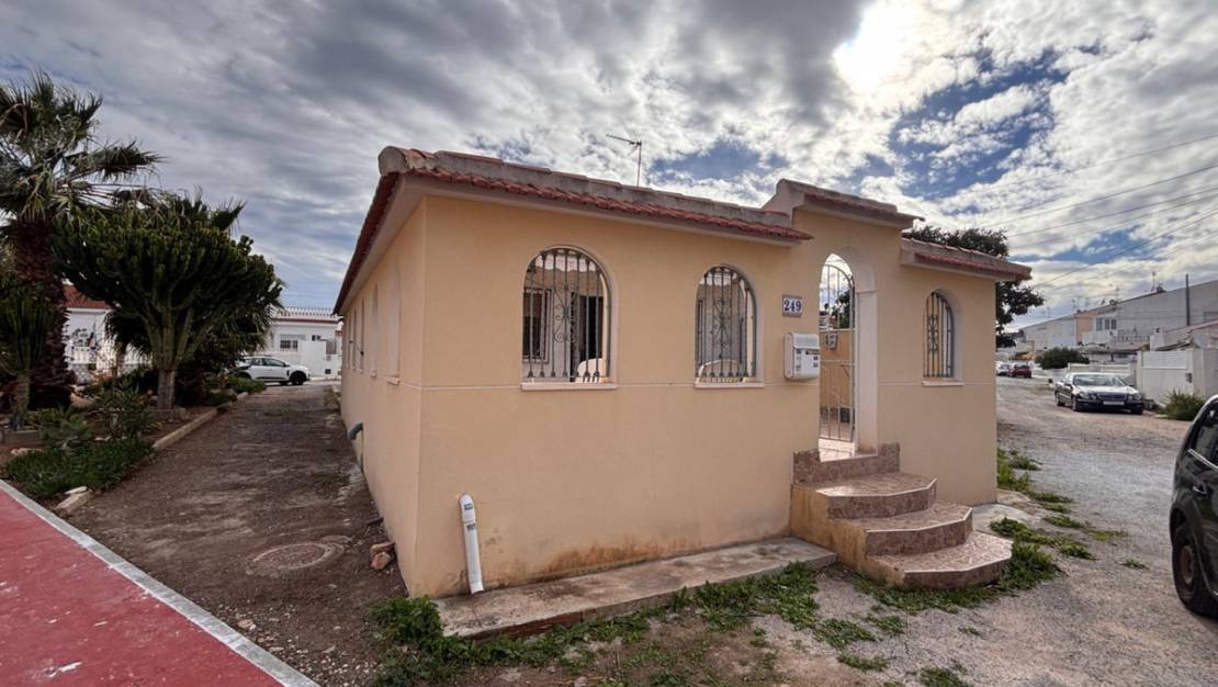 Sale - Villa - Torrevieja - Torrevieja Centro