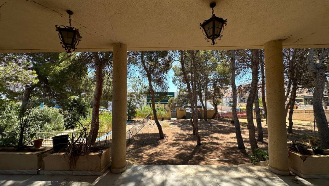 Sale - Villa - Torrevieja - Torrevieja Centro