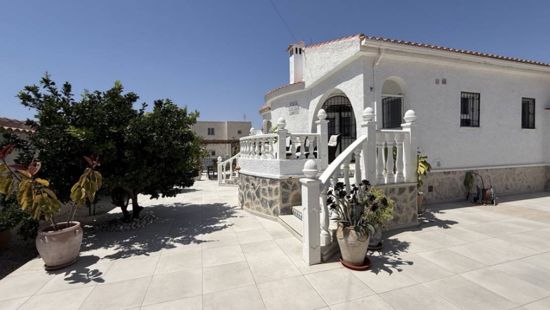 Sale - Villa - Torrevieja - Torrevieja Centro
