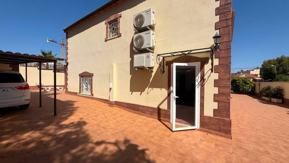 Sale - Villa - Torrevieja - Torrevieja Centro