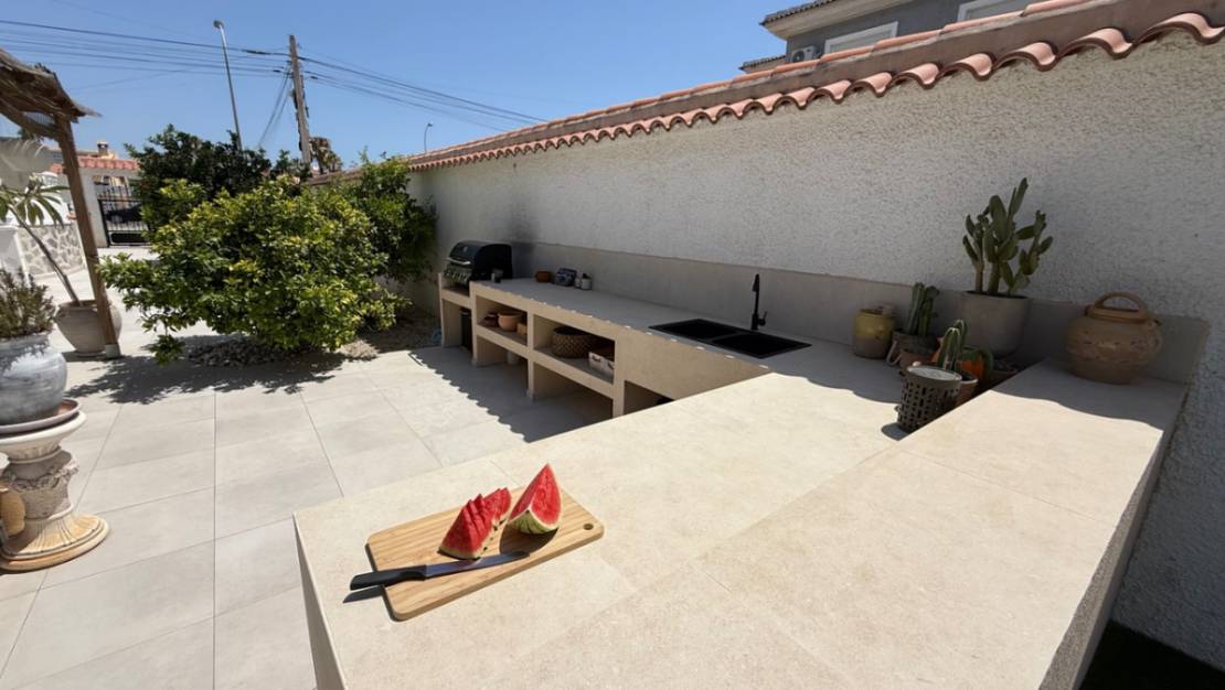 Sale - Villa - Torrevieja - Torrevieja Centro