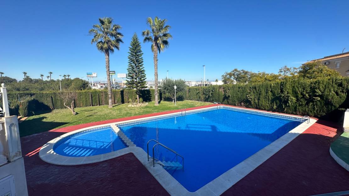 Sale - Villa - Torrevieja - Torrevieja Centro