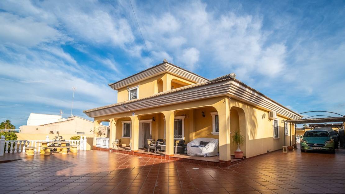 Sale - Villa - Torrevieja - Torrevieja Centro
