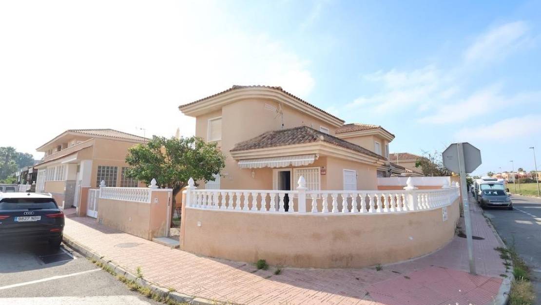 Sale - Villa - Torrevieja - Torrevieja Centro