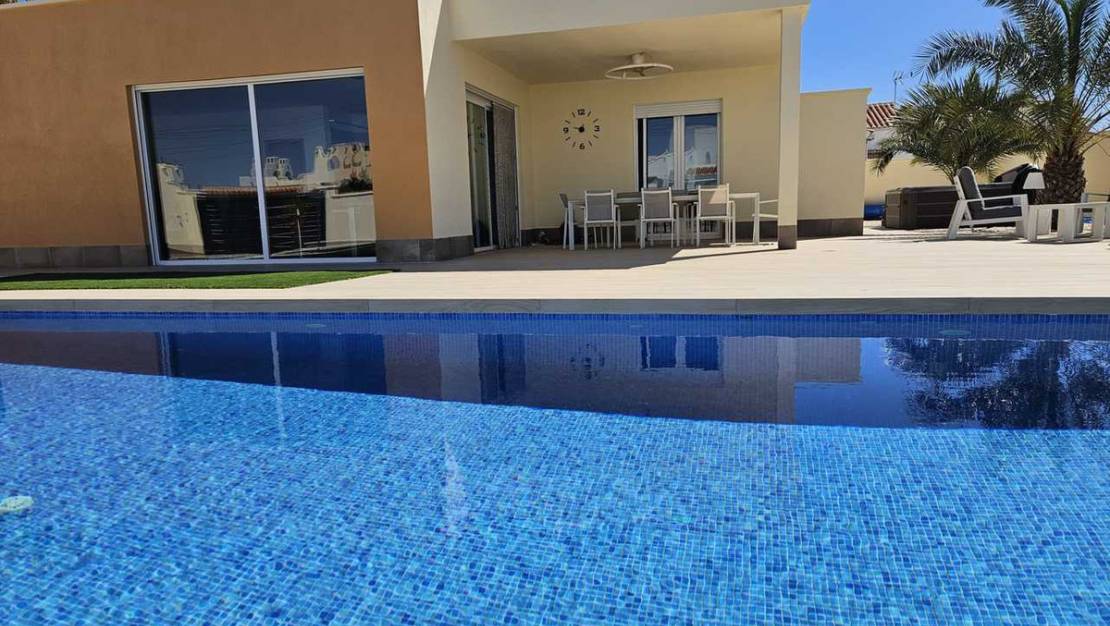 Sale - Villa - Torrevieja - Torrevieja Centro