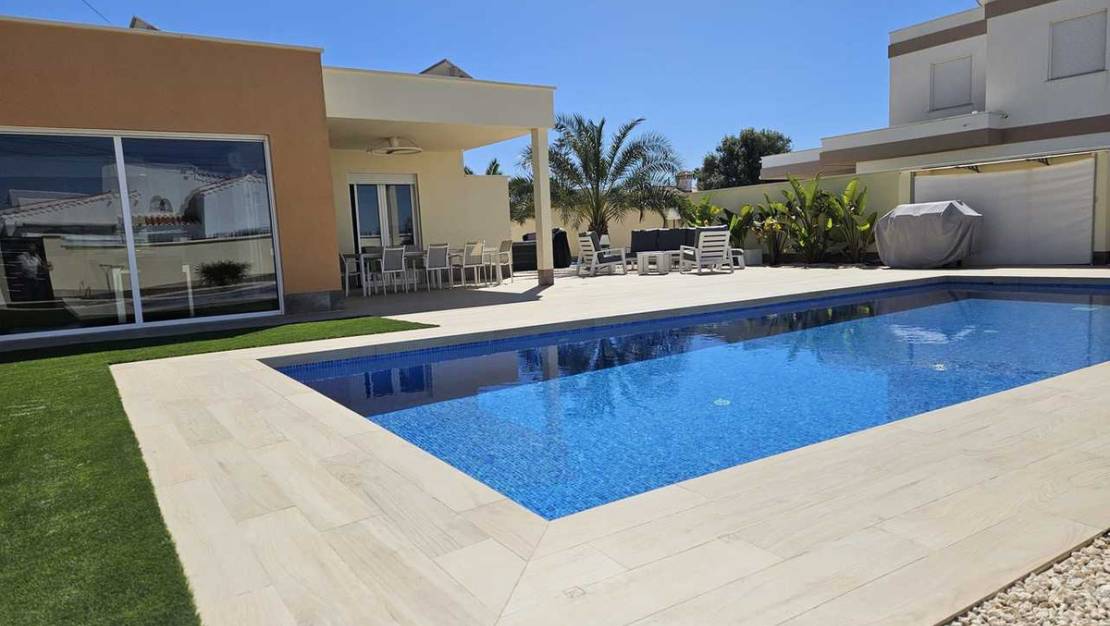 Sale - Villa - Torrevieja - Torrevieja Centro