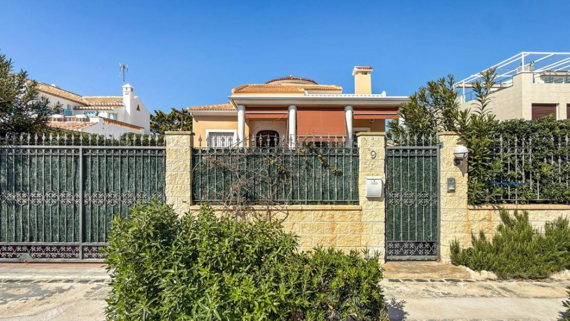 Sale - Villa - Torrevieja - Torrevieja Centro