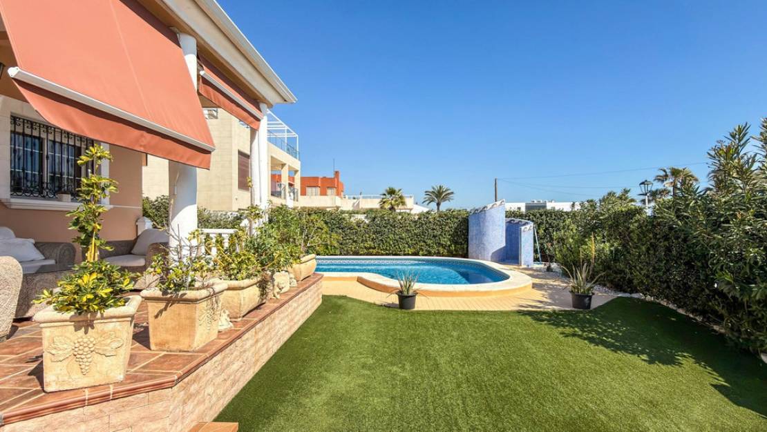 Sale - Villa - Torrevieja - Torrevieja Centro