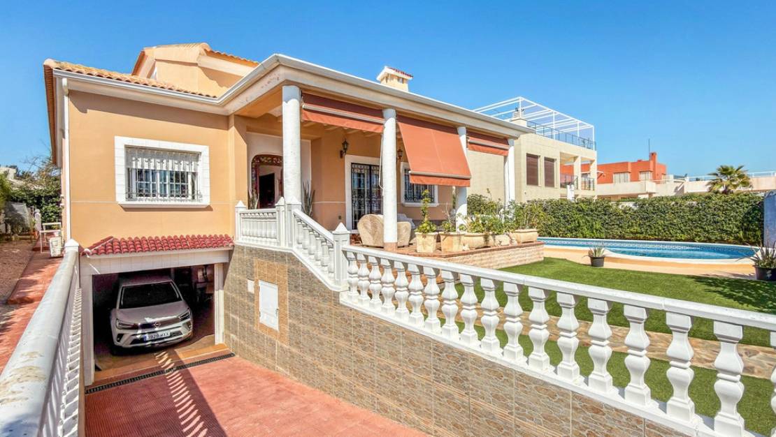 Sale - Villa - Torrevieja - Torrevieja Centro
