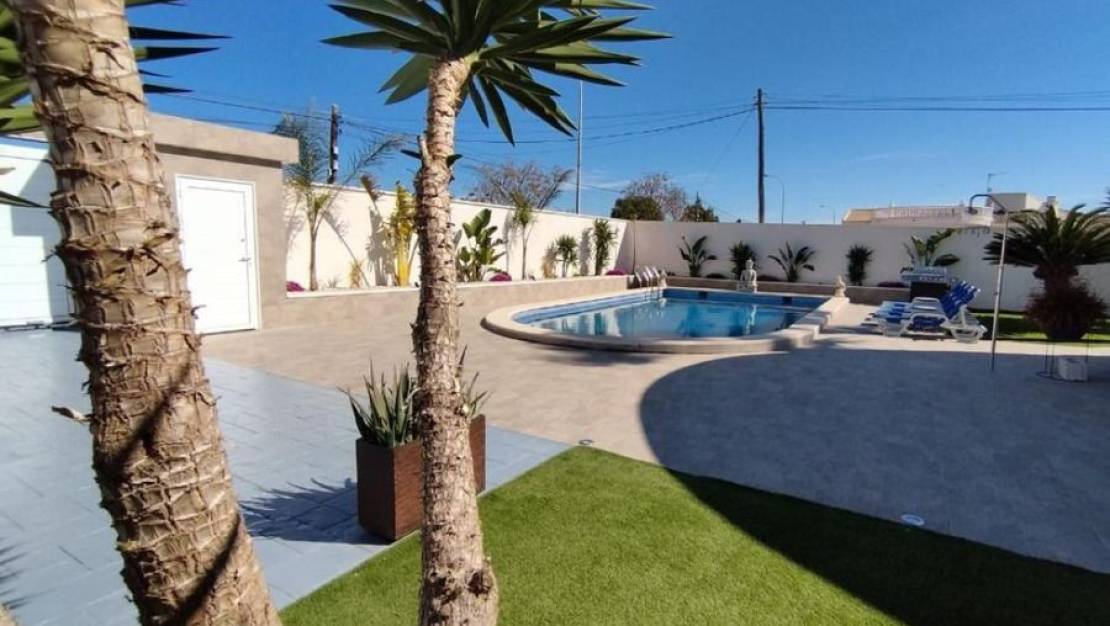 Sale - Villa - Torrevieja - Torrevieja Centro