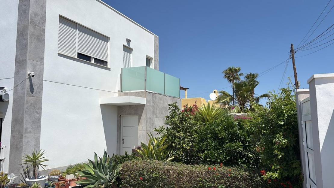 Sale - Villa - Torrevieja - Torrevieja Centro