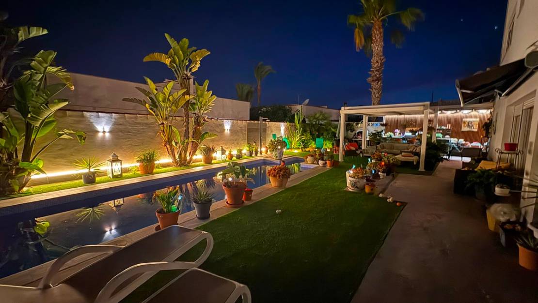 Sale - Villa - Torrevieja - Torrevieja Centro