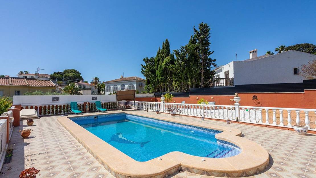 Sale - Villa - Torrevieja - Torrevieja Centro