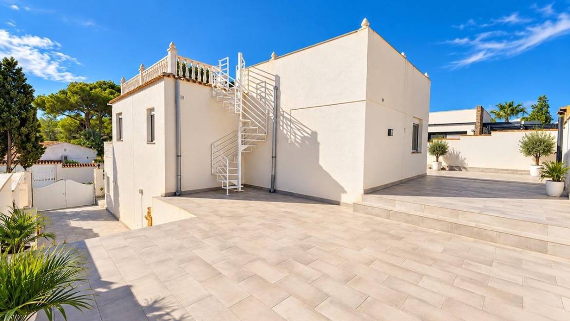 Sale - Villa - Torrevieja - Torrevieja Centro