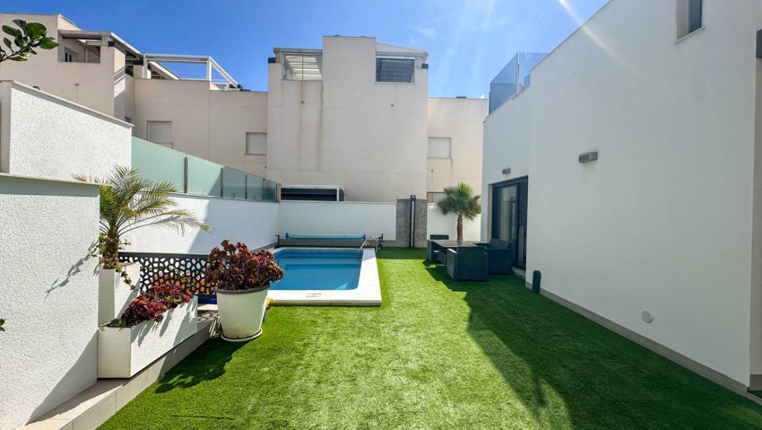 Sale - Villa - Torrevieja - Torrevieja Centro