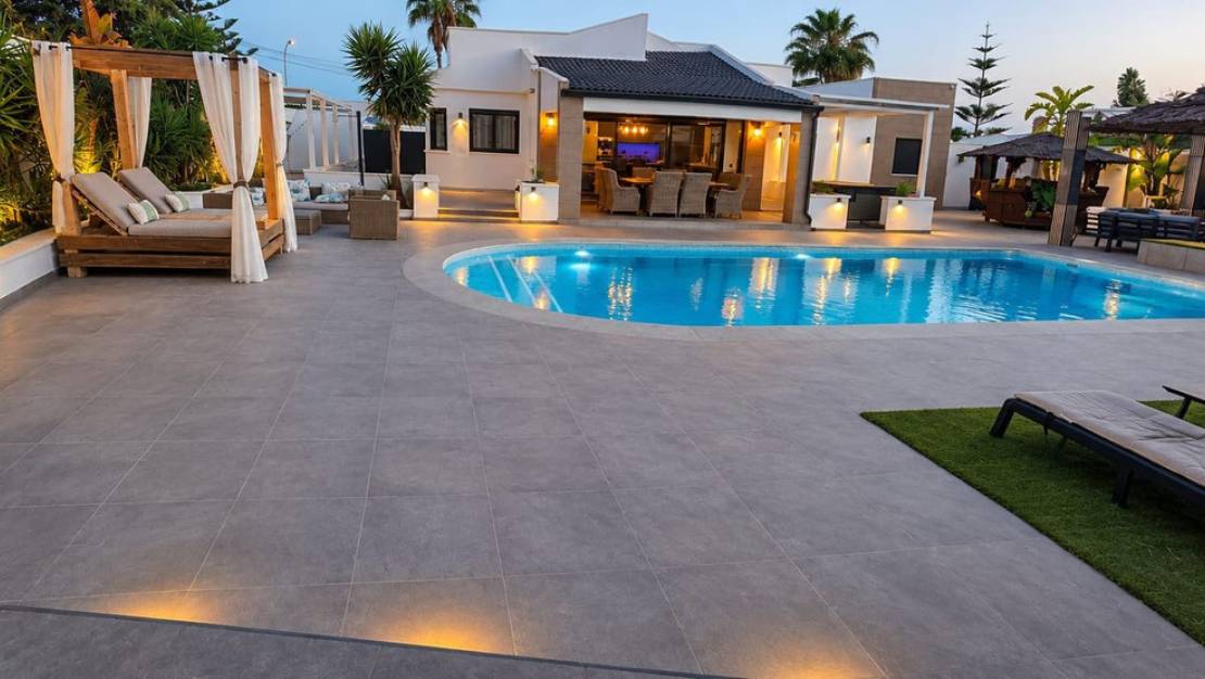 Sale - Villa - Torrevieja - Torrevieja Centro