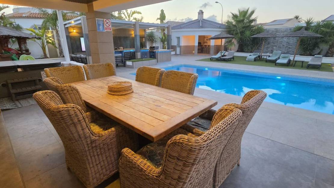 Sale - Villa - Torrevieja - Torrevieja Centro