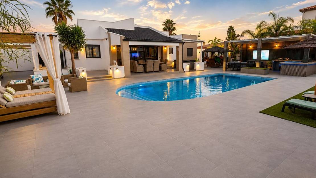 Sale - Villa - Torrevieja - Torrevieja Centro