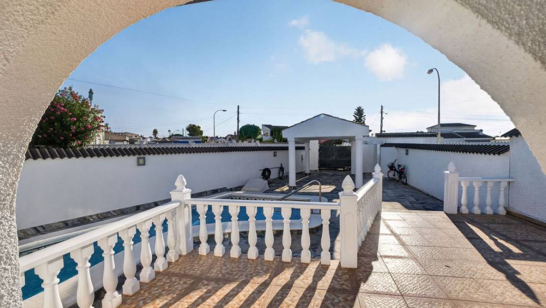 Sale - Villa - Torrevieja - Torrevieja Centro