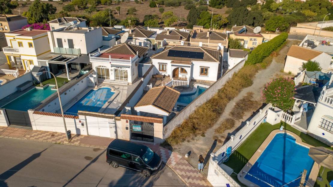 Sale - Villa - Torrevieja - Torrevieja Centro