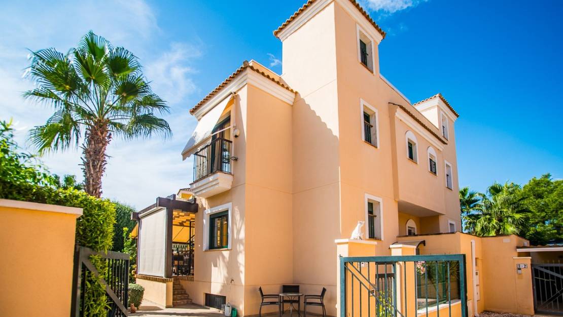 Sale - Villa - Torrevieja - Torrevieja Centro