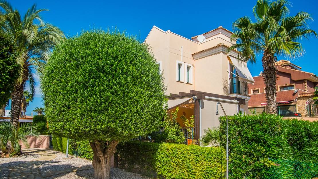 Sale - Villa - Torrevieja - Torrevieja Centro