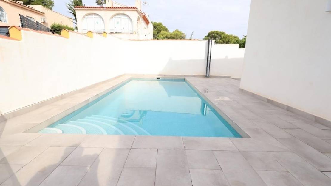 Sale - Villa - Torrevieja - Torrevieja Centro