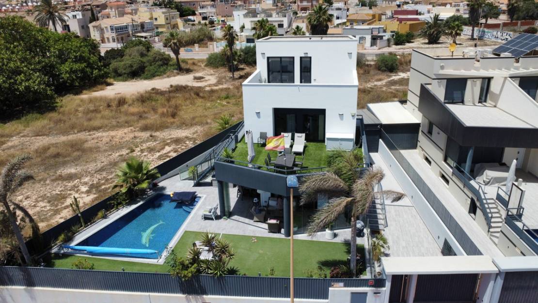 Sale - Villa - Torrevieja - Torrevieja Centro