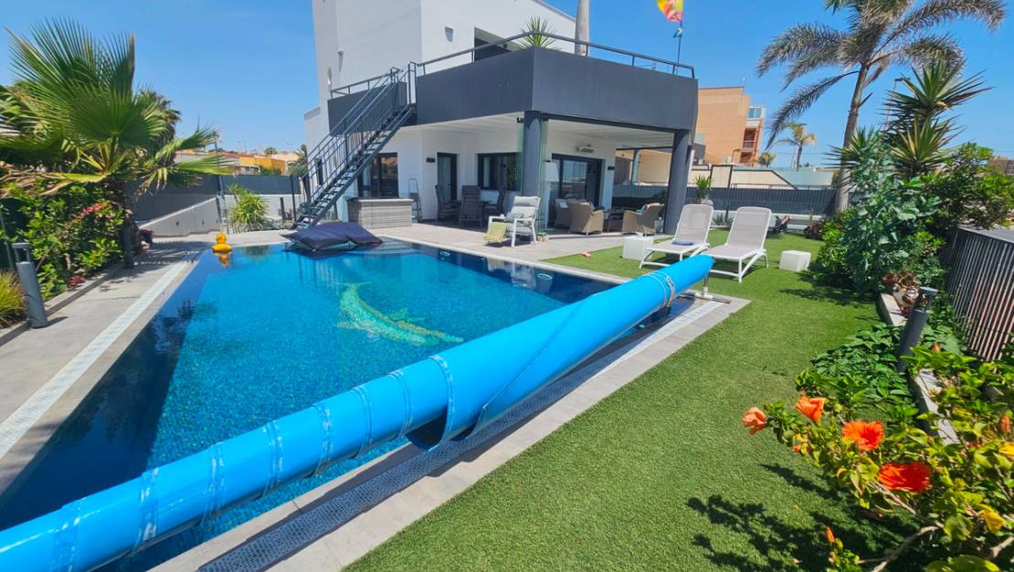 Sale - Villa - Torrevieja - Torrevieja Centro
